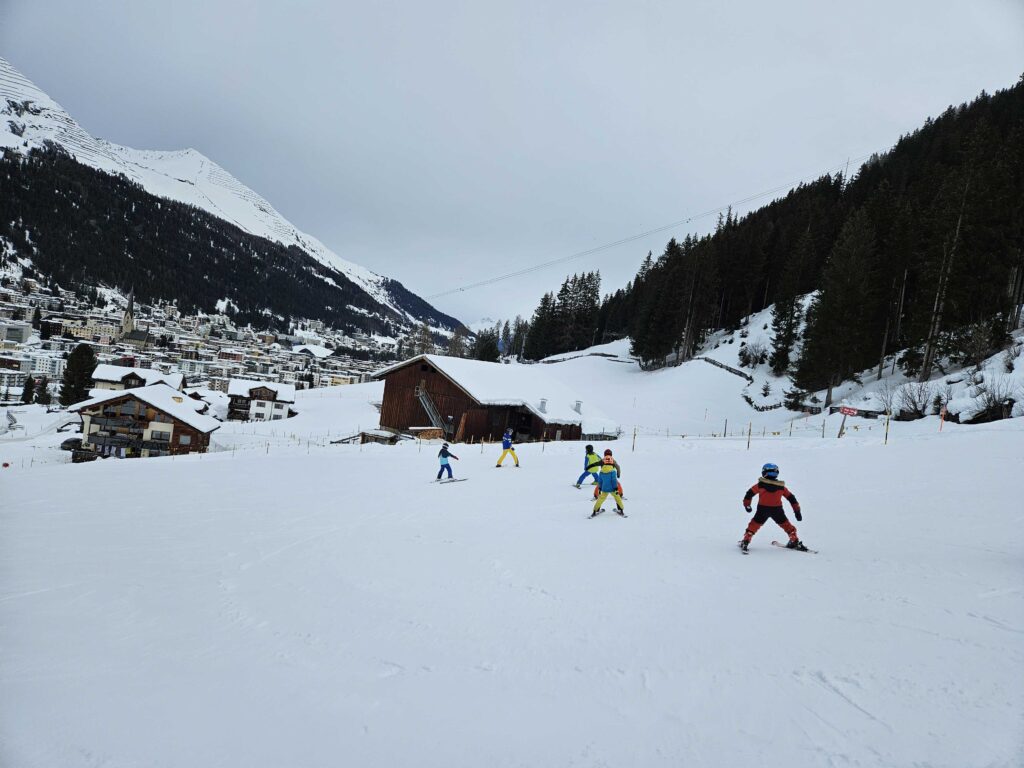 Die Kinder in Davos gehen während des WEFs nicht zur Schule, sondern auf die Piste.